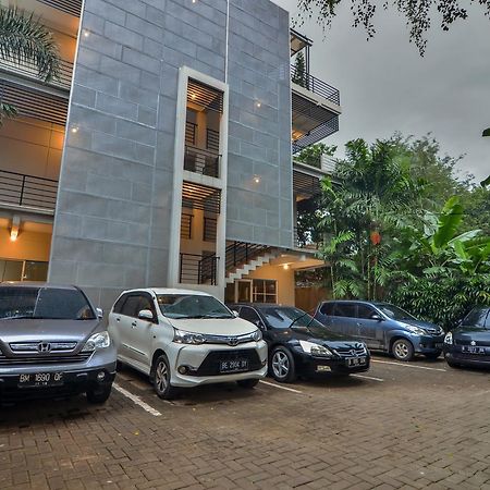 Zen Rooms Kebagusan Raya 21 Cilandak Kültér fotó